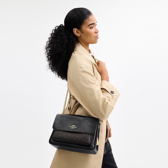 Elodie Crossbody Bag In Signature Canvas - Picture 3 of 6